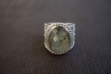 Bague avec labradorite grise en argent 925