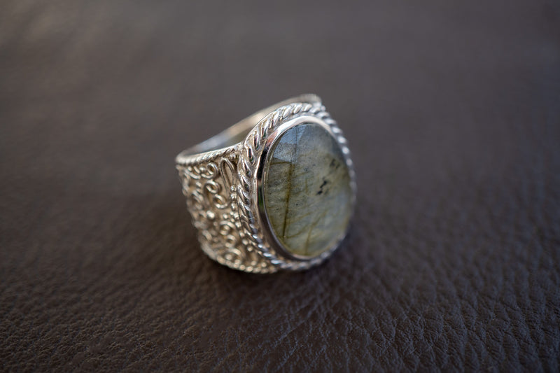 Bague avec labradorite grise en argent 925