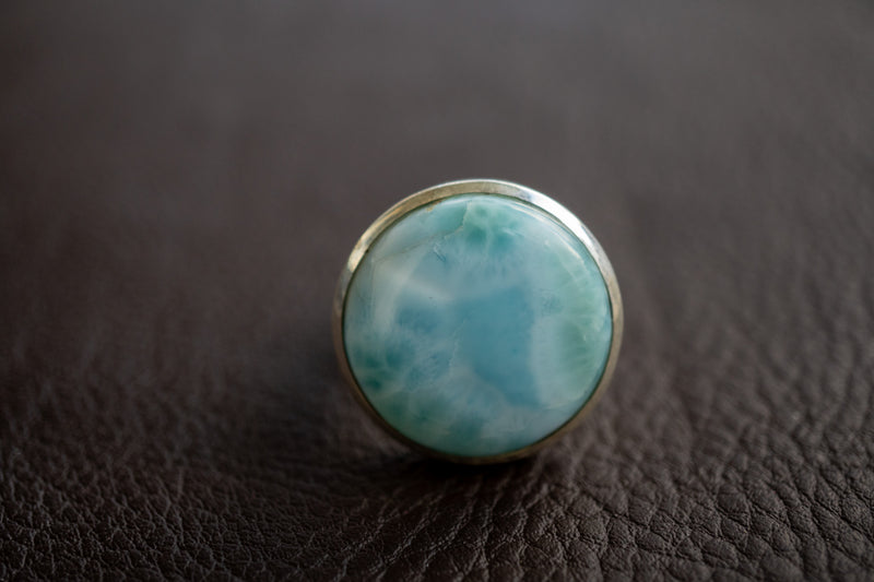 Ovaler Ring mit rundem Larimar