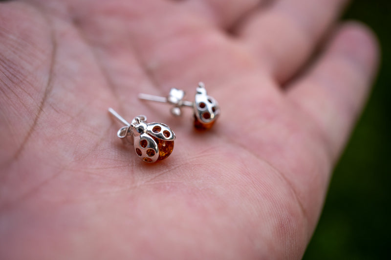 Boucles d'oreilles en ambre en forme de coccinelles (grand)