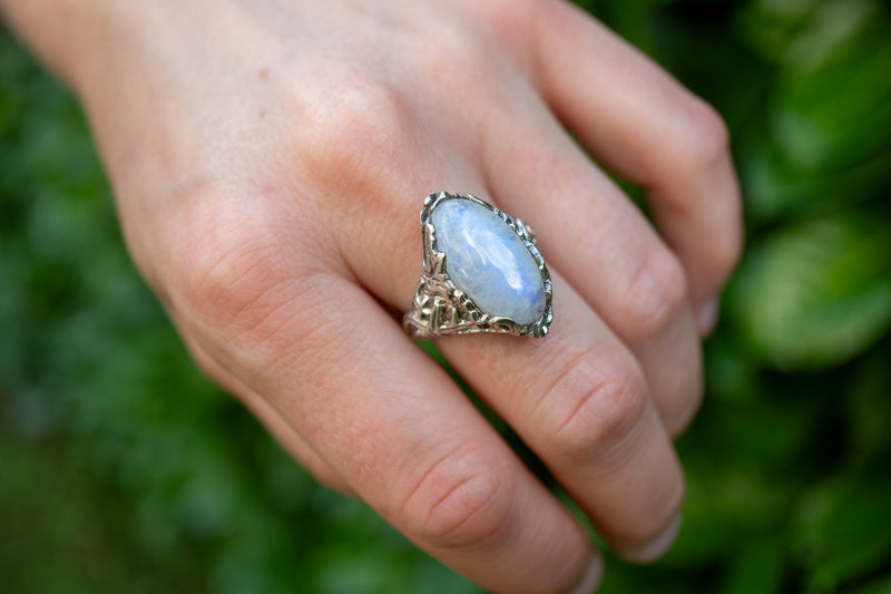 Bague avec labradorite blanche (pierre de lune arc-en-ciel)