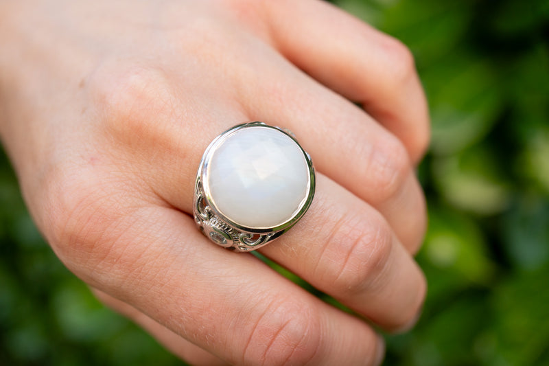 Bague avec labradorite blanche (pierre de lune arc-en-ciel) et zircon cubique