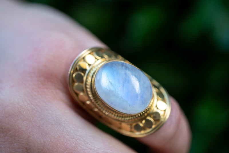 Bague avec labradorite blanche (pierre de lune arc-en-ciel)