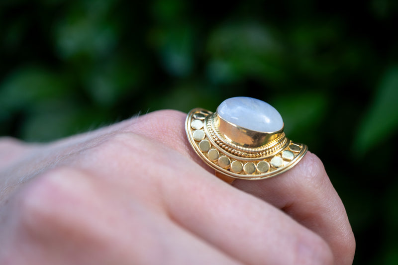 Bague avec labradorite blanche (pierre de lune arc-en-ciel)