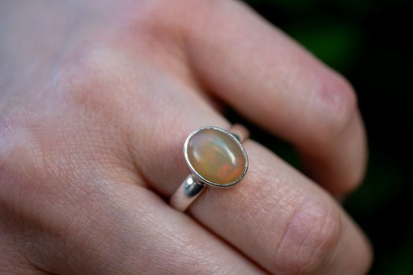 Bague avec opale précieux