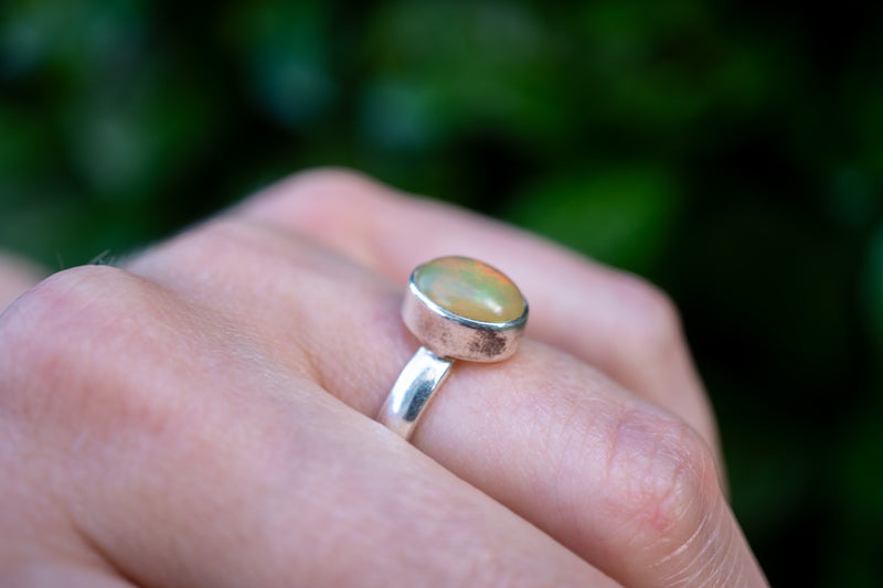 Bague avec opale précieux