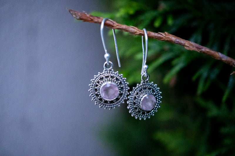 Boucles d'oreilles décorée avec quartz rose