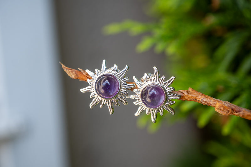 Boucles d'oreilles avec tiges en forme de soleil avec améthystes