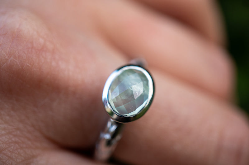 Petite bague avec préhnite