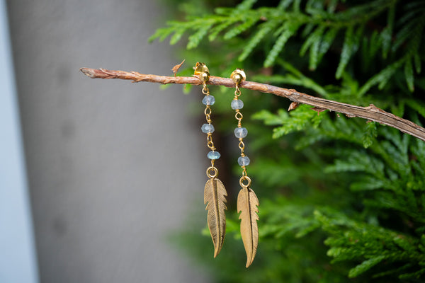 Boucles d'oreilles avec labradorite en forme de feuilles