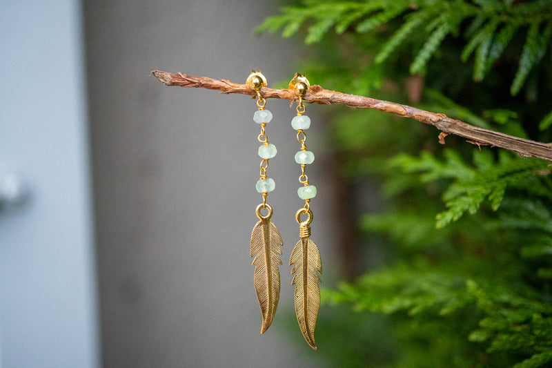 Boucles d'oreilles avec préhnite en forme de feuilles