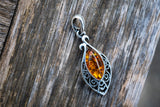 Pendentif avec ambre cognac