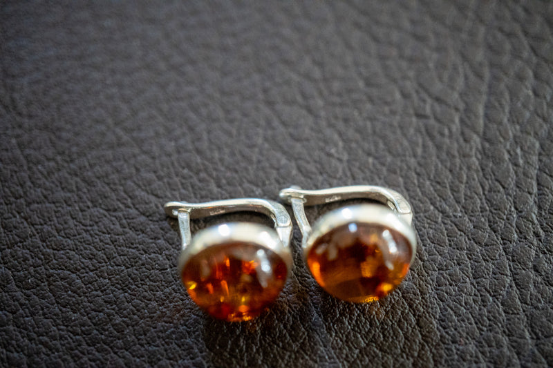 Boucles d'oreilles tige avec ambre cognac