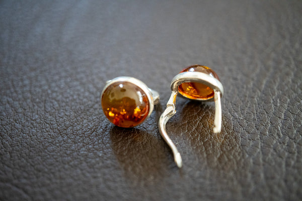 Boucles d'oreilles tige avec ambre cognac