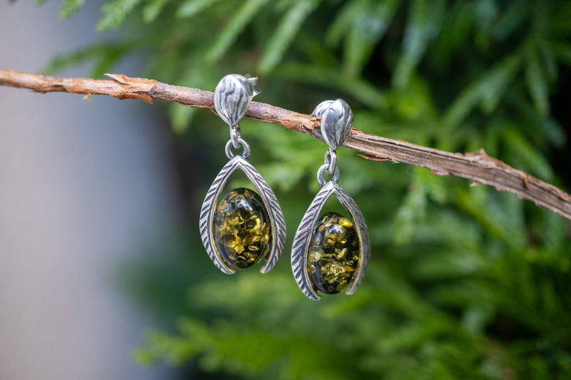 Boucles d'oreilles en forme de feuille avec ambre vert