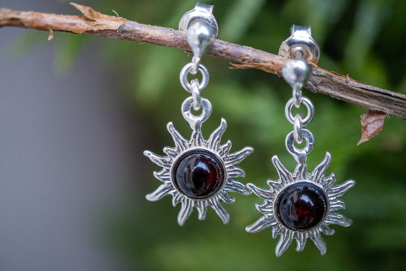 Boucles d'oreilles en ambre cerise en forme de soleil