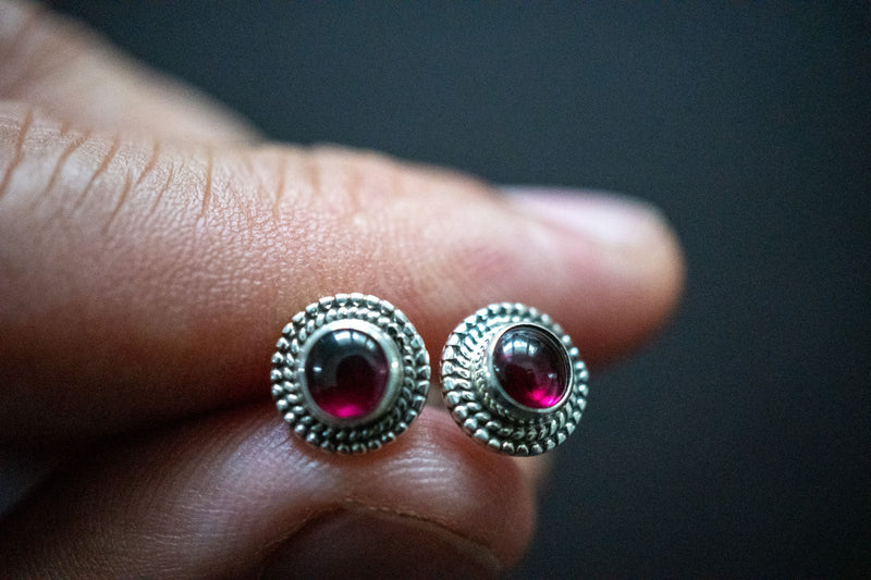 Boucles d'oreilles tige avec ambres cerise (moyen)