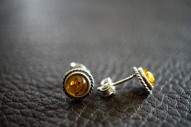 Boucles d'oreilles tige avec ambres cognac