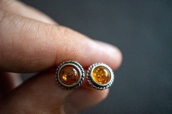 Boucles d'oreilles tige avec ambres cognac