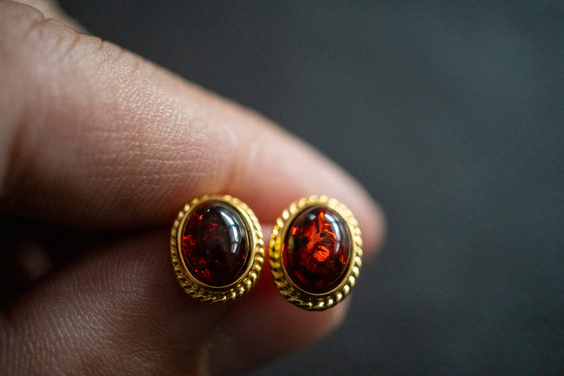 Boucles d'oreilles tige avec ambres cognac