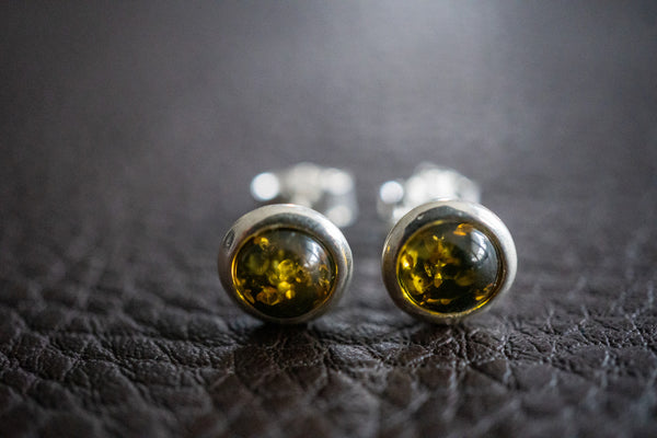 Boucles d'oreilles avec ambres vert rond (petit)