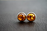 Boucles d'oreilles tige avec ambre cognac (Grand)