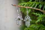 Boucles d'oreilles avec ambre vert en forme de khamsa