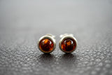 Boucles d'oreilles tige avec ambre cognac