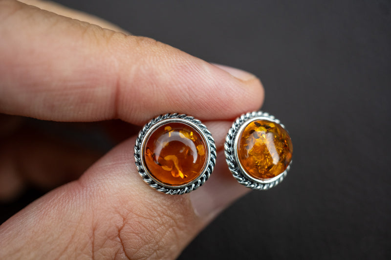 Boucles d'oreilles tige avec ambre cognac