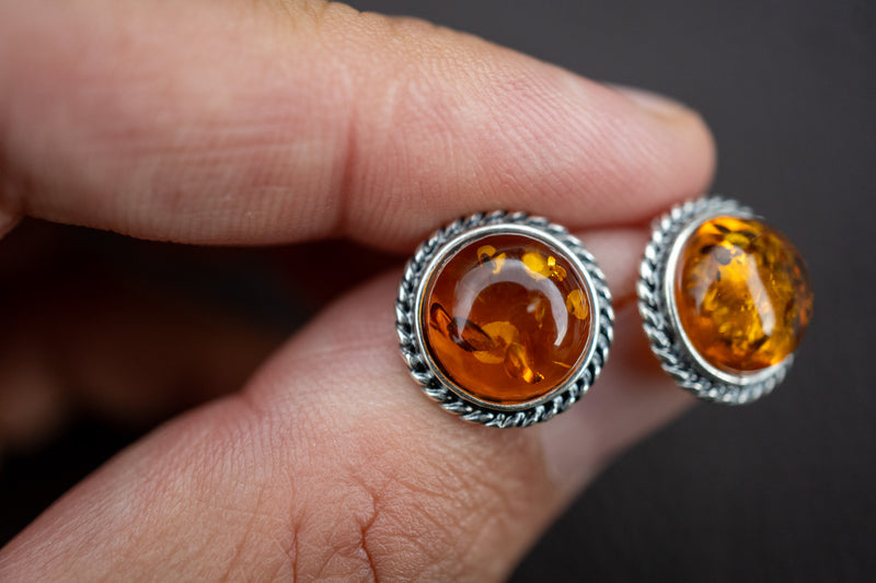 Boucles d'oreilles tige avec ambre cognac