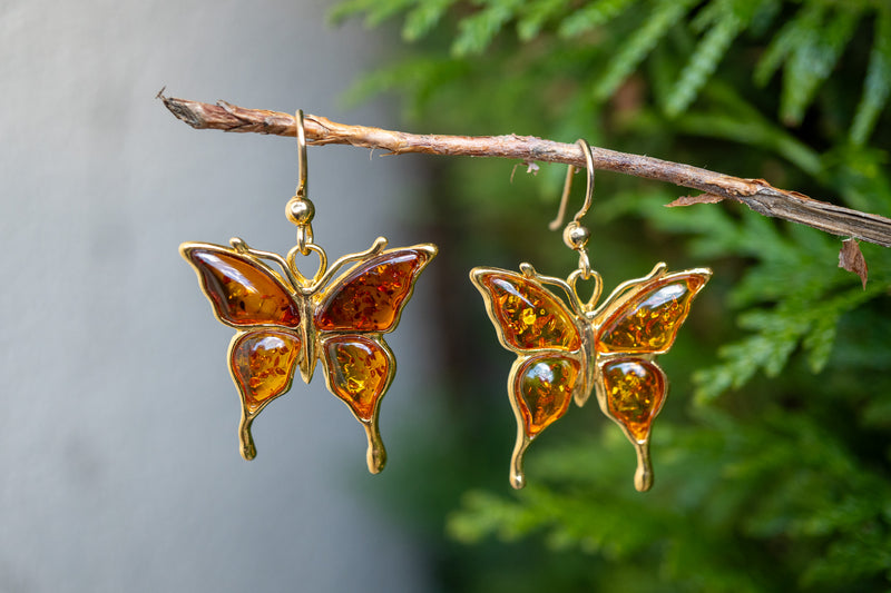 Boucles d'oreilles avec ambres cognac en forme de papillon