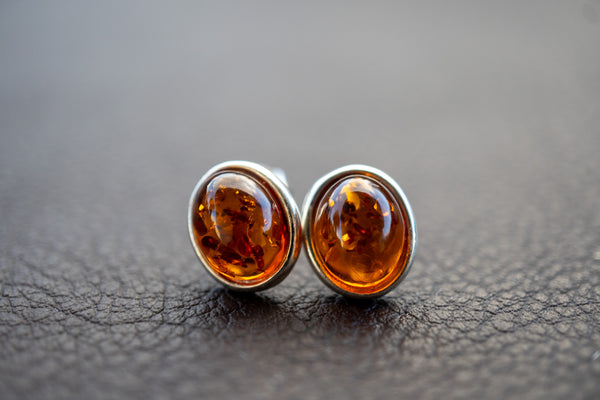 Boucles d'oreilles tige avec ambre cognac