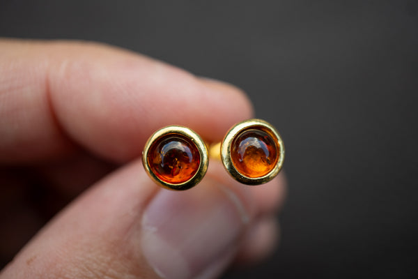 Boucles d'oreilles tige avec ambre cognac