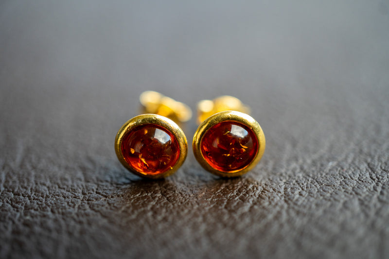 Boucles d'oreilles tige avec ambre cognac