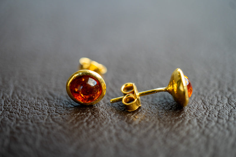 Boucles d'oreilles tige avec ambre cognac