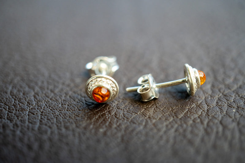 Boucles d'oreilles tige avec ambres cognac (petit)