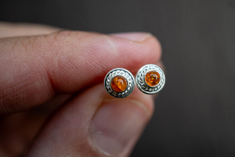 Boucles d'oreilles tige avec ambres cognac (petit)