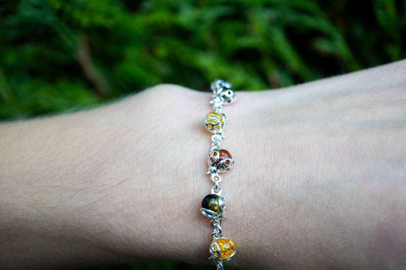 Bracelet avec ambre multicouleurs en forme de coccinelle