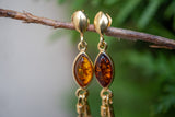 Boucles d'oreilles avec ambre cognac en forme de feuilles