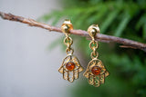 Boucles d'oreilles avec ambre en forme de khamsa (petit)