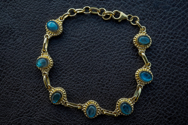 Gold-plated 925 silver bracelet with 7 white labradorites