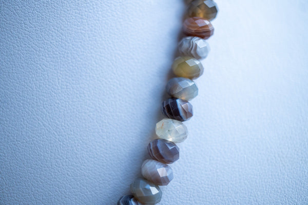 Collier avec des agates de botswana