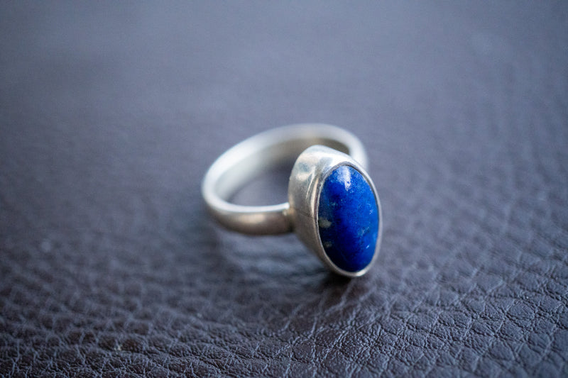 Ring with lapis lazuli