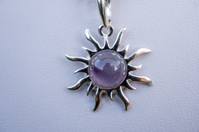 Anhänger mit Amethyst in Form einer Sonne (groß)