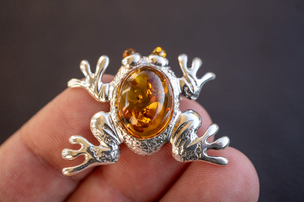 Broche avec Ambre Cognac en Forme de Grenouille