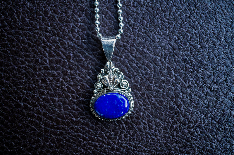 Anhänger mit Lapislazuli in indischer Form