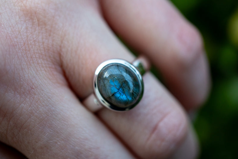 Petite bague labradorite ovale en argent 925