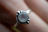 Bague avec labradorite blanche (pierre de lune arc-en-ciel)