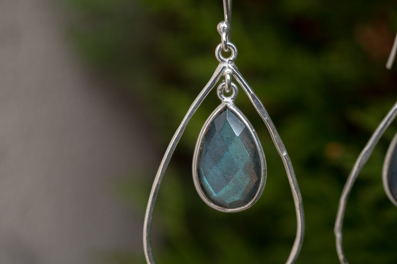 Boucles d'oreilles en labradorite en forme de gouttes