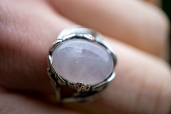 Bague avec quartz rose et feuilles